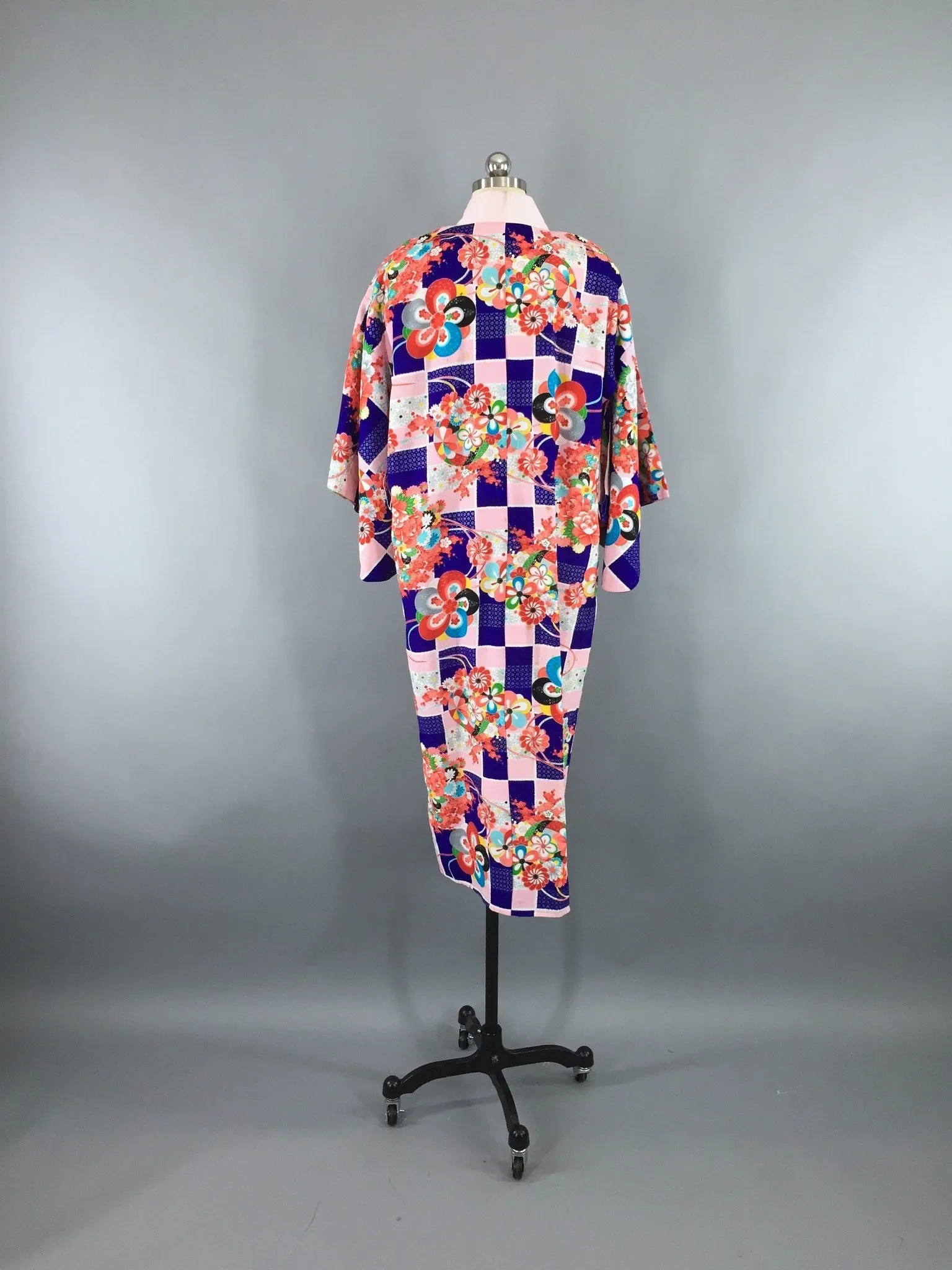 1950s Vintage Silk Kimono Robe Juban with Pink Purple Floral