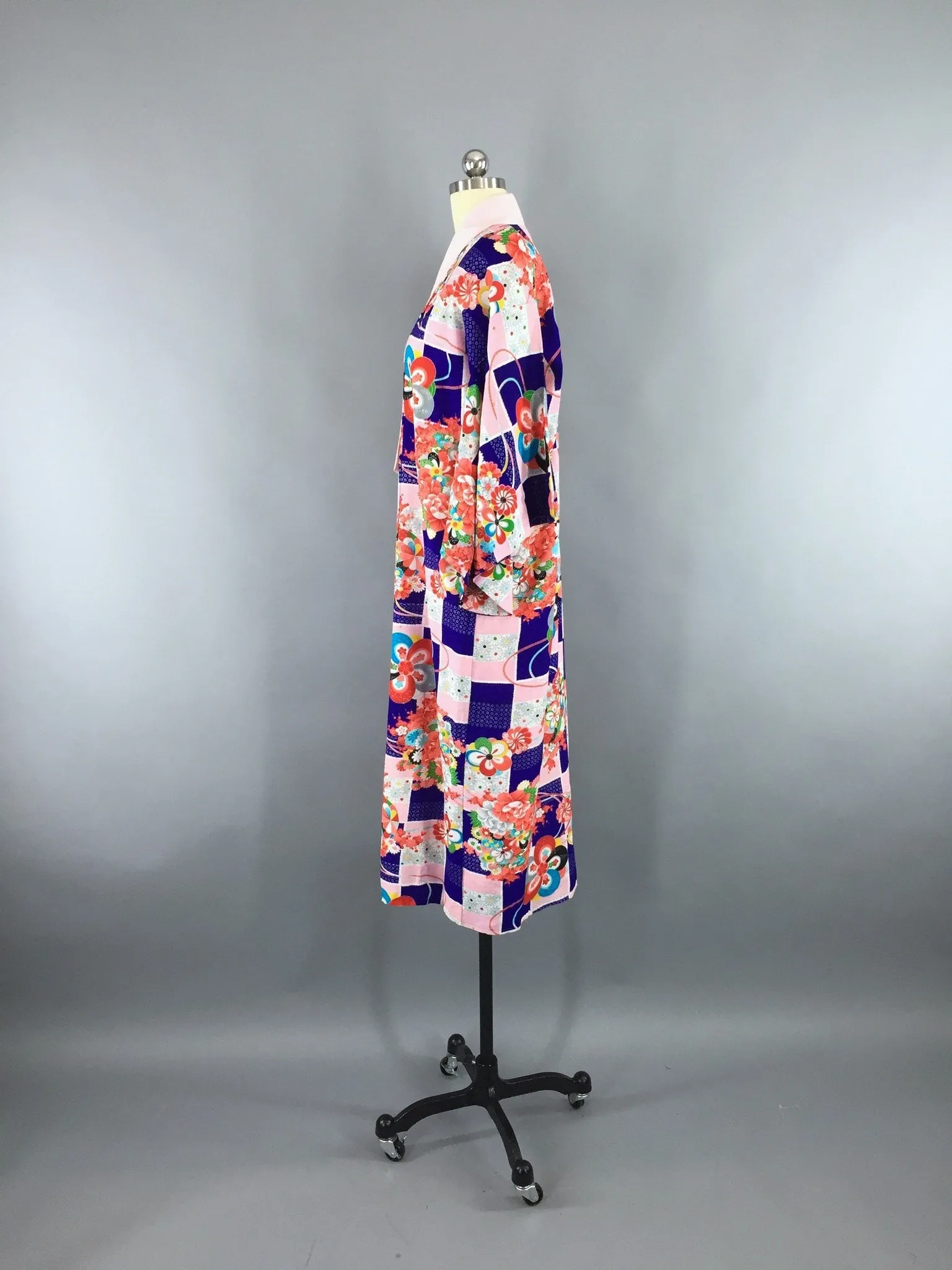 1950s Vintage Silk Kimono Robe Juban with Pink Purple Floral