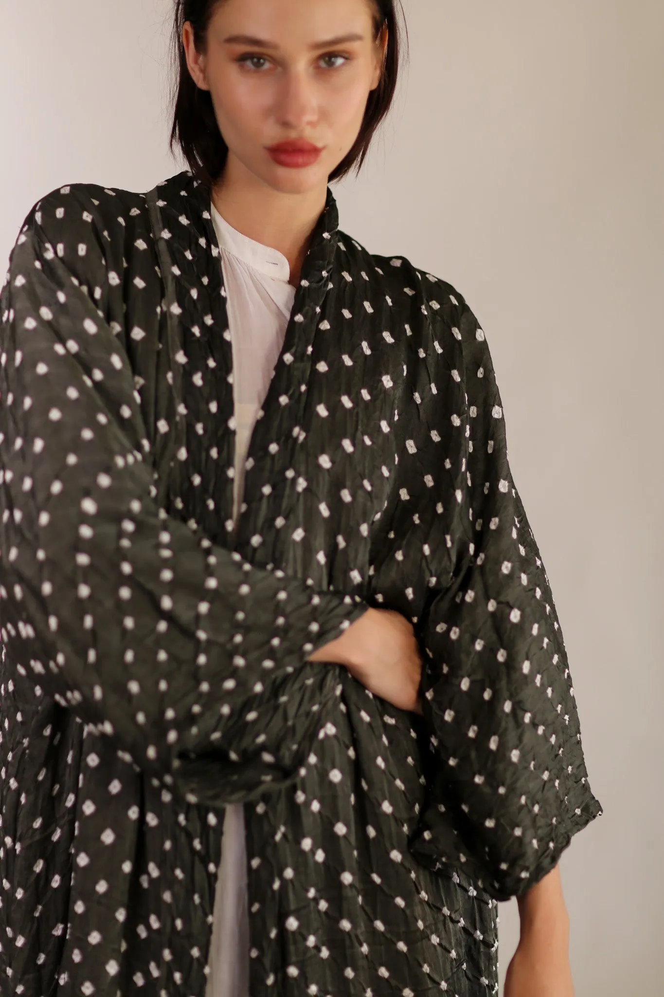 BLACK DOT SILK KIMONO LUNI