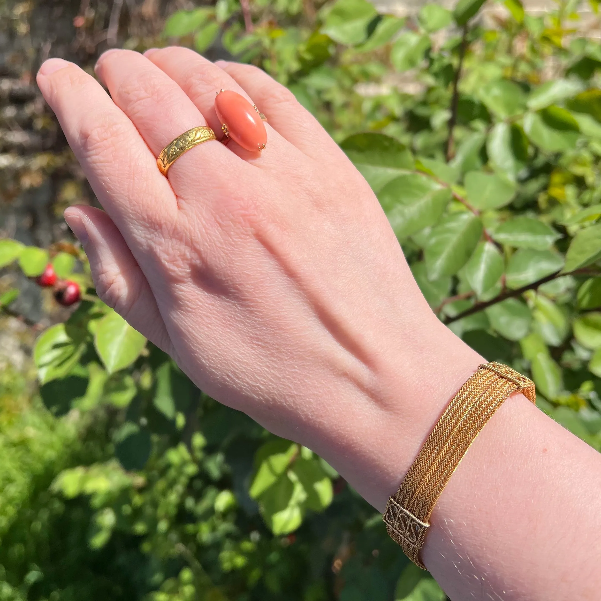 Mid Century Oval Coral 18k Gold Ring