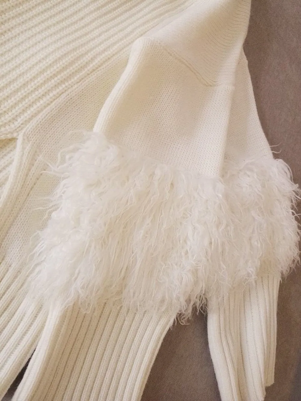 Turtleneck Feathers Sweatshirt